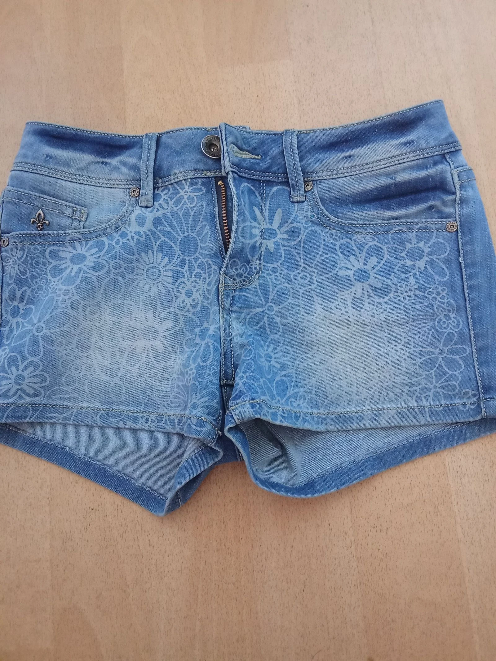 Short court jean